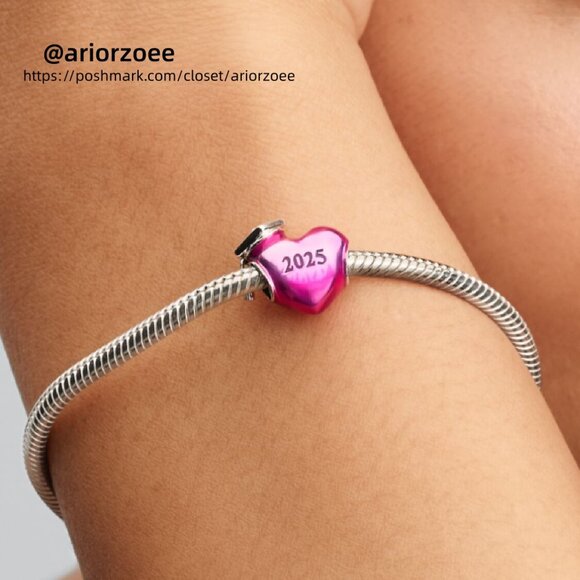 Pandora Graduation 2025 Heart Charm - Picture 4 of 6